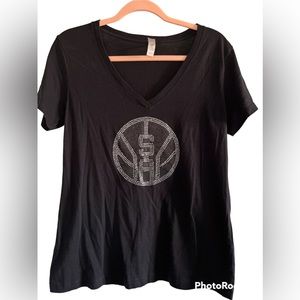 San Antonio Basketball gem vneck tee